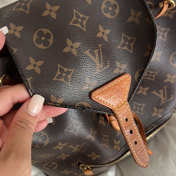 This is a discontinued Authentic 2018 Louis Vuitton Montsouris Backpack. - Picture 3 of 5